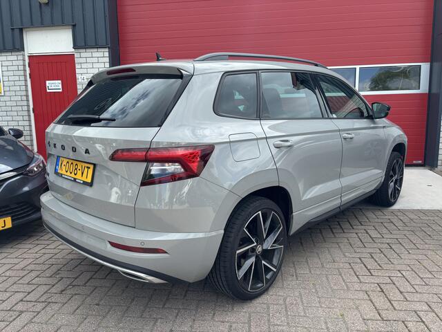 Skoda Karoq 1.5 TSI ACT Sportline Business AUTOMAAT / FULL LED / KEYLESS / STOELVERW / STUURVERW / CAMERA / NL-AUTO