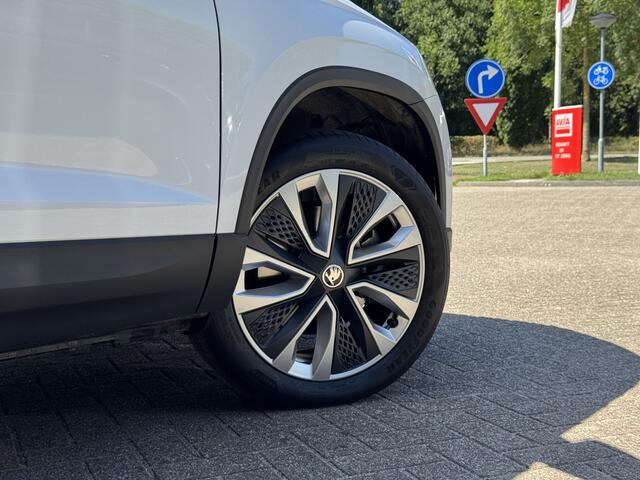 Skoda Karoq 1.5 TSI ACT Business Edition DSG 150 pK | PANORAMADAK | CARPLAY | 18" L.M. | Elektrische achterklep | Adaptive Cruise Control |