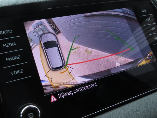 Skoda Karoq 1.5 TSI ACT Sportline Business DSG | voorruitverwarming | verwarmbare voorstoelen + achterbank | stuurwiel verwarmbaar | camera