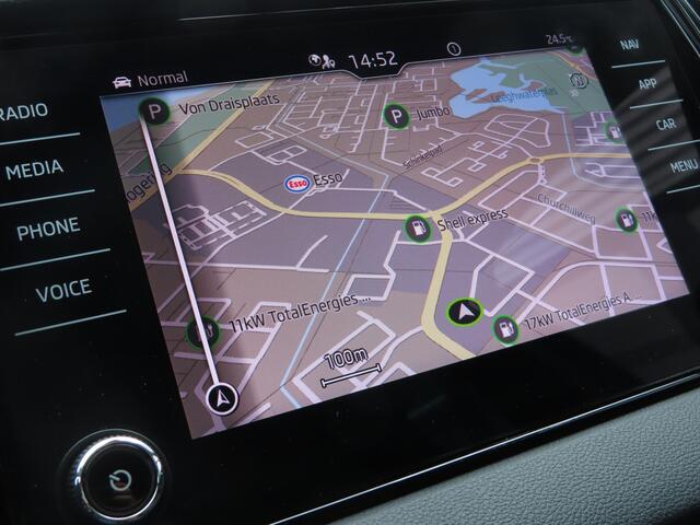 Skoda Karoq 1.5 TSI ACT Sportline Business DSG | voorruitverwarming | verwarmbare voorstoelen + achterbank | stuurwiel verwarmbaar | camera