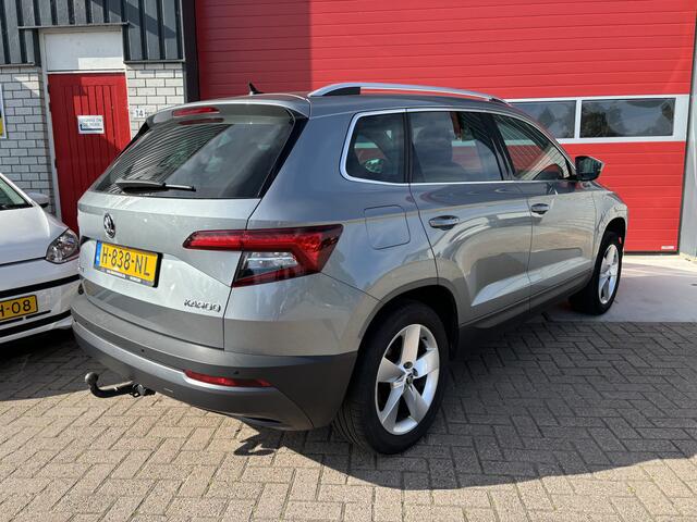 Skoda Karoq 1.0 TSI Ambition Business AUTOMAAT / TREKHAAK / STOELVERW / NAVI / CARPLAY / CLIMA / PDC / BLUETOOTH / CRUISE / NL-AUTO