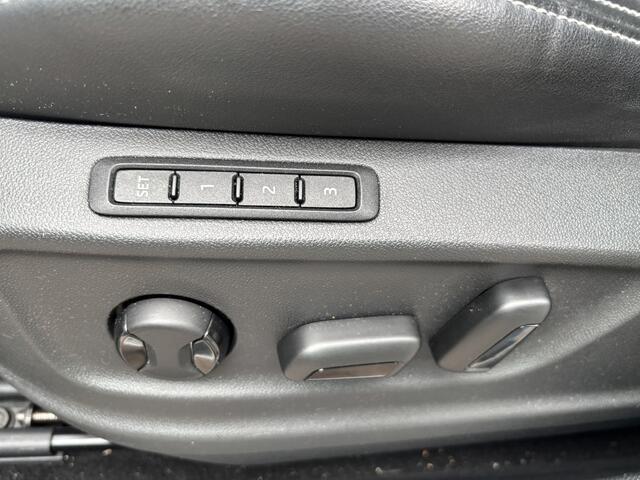 Skoda Karoq 1.5 TSI Style Business Automaat Trekhaak / Panoramadak / Full LED