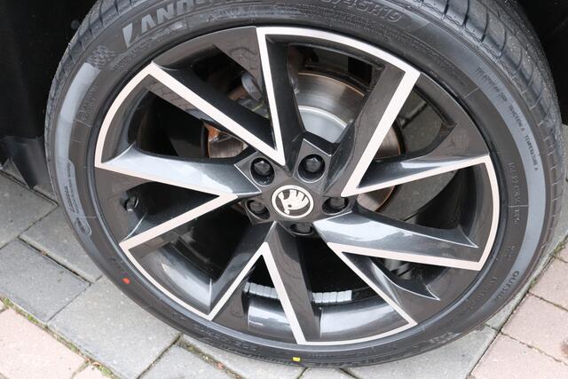 Skoda Karoq 1.5 TSI ACT Sportline Business Automaat. Panoramadak