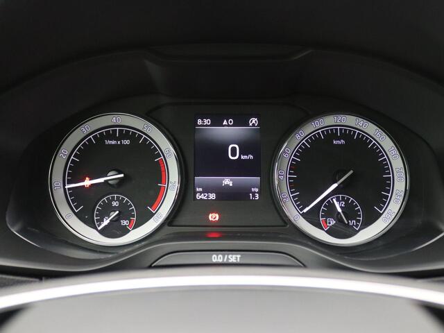 Skoda Karoq 1.0 TSI Business Edition Plus 115PK Achteruitrijcamera, Keyless, Cruise Controle, Navi, Clima, Trekhaak, 17" LM Velgen