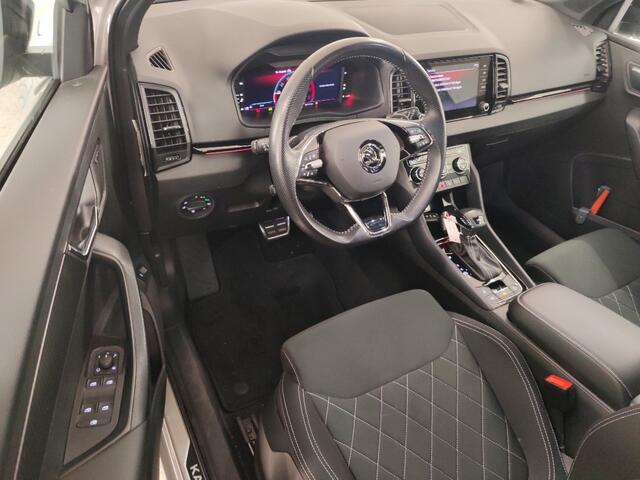 Skoda Karoq 1.5 TSI DSG ACT Sportline Business Wegklapbare trekhaak - Adaptieve Cr.control - Stoel+Stuur+Voorruitverwarming - Elektrische achterklep - Premium audio - 19Inch LMV