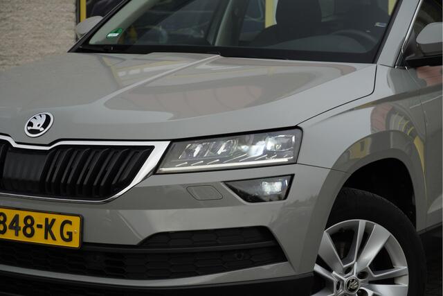 Skoda Karoq 1.0 TSI Business Edition Plus BJ2021 Lmv 17" | Led | Pdc | Navi | Keyless entry | Achteruitrijcamera | App-Connect | Climate control | Cruise control | Sportstoelen | Getint glas