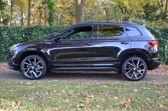 Skoda Karoq 1.5 TSI ACT Sportline Business Automaat/Navi/Audio installatie premium/Led/Pdc/Ecc/Stoelverwarming/Virtual Cockpit/Achteruitrijcamera/Cr-Control adaptief/Privacy-Glass/Panoramadak