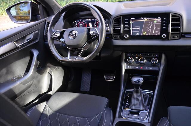 Skoda Karoq 1.5 TSI ACT Sportline Business Automaat/Navi/Audio installatie premium/Led/Pdc/Ecc/Stoelverwarming/Virtual Cockpit/Achteruitrijcamera/Cr-Control adaptief/Privacy-Glass/Panoramadak