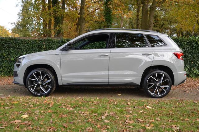 Skoda Karoq 1.5 TSI ACT Sportline Business Automaat/Navi/Led/Pdc/Ecc/Stoelverwarming/Virtual Cockpit/Achteruitrijcamera/Cr-Control adaptief/Privacy-Glass