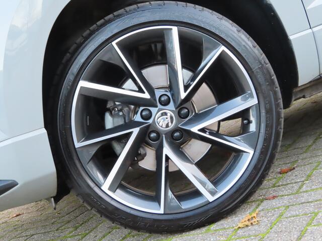 Skoda Karoq 1.5 TSI ACT Sportline Business DSG | pano dak | achterklep elektrisch | stoelverwarming | 19 inch