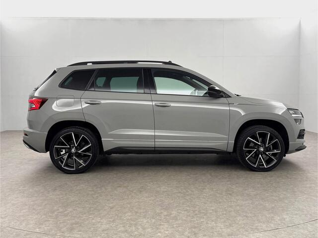 Skoda Karoq 1.5 TSI ACT 150PK Sportline | Pano | Sfeerverl. | Camera | LED | Virtual | Carplay | Stoel/Stuurverw.