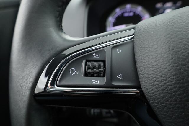 Skoda Karoq 1.5 TSI ACT DSG Style | Pano | Elek. Trekhaak | CarPlay | Keyless | Adapt. Cruise Nakijken!