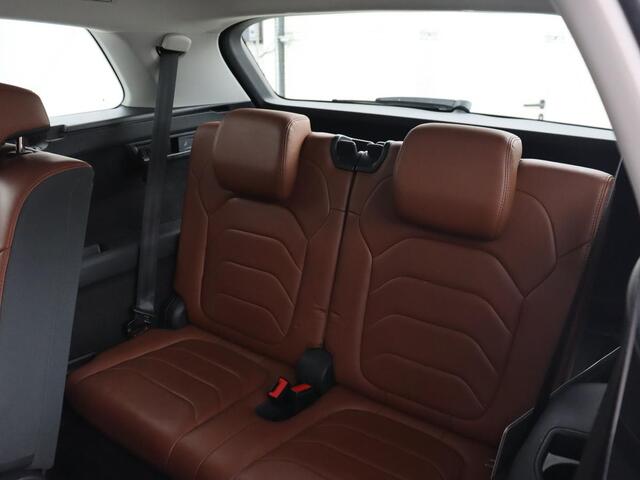 Skoda Kodiaq 1.5 TSI Business Edition 7-persoons | Leder | Trekhaak | Stoelverwarming | Carplay | Camera | Full LED | Navigatie | Canton Sound | Climate control