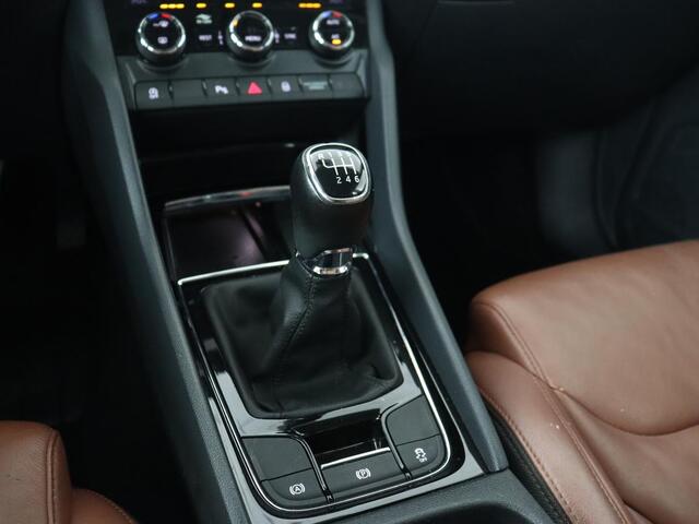 Skoda Kodiaq 1.5 TSI Business Edition 7-persoons | Leder | Trekhaak | Stoelverwarming | Carplay | Camera | Full LED | Navigatie | Canton Sound | Climate control