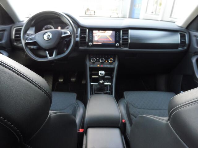 Skoda Kodiaq 1.5 TSI Business Edition Trekhaak | Camera | Panodak | Stof/leer | 1e eig | Géén afleverkosten.