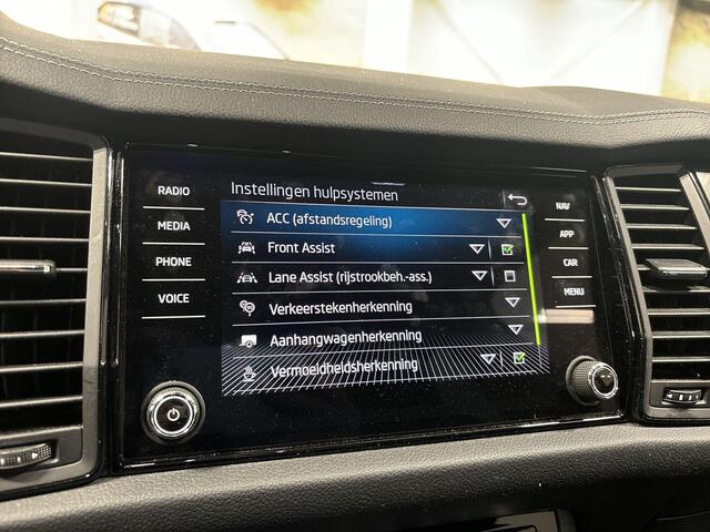 Skoda Kodiaq 1.5 TSI 150pk DSG Sportline Business 7p. · Camera · Elek. Trekhaak · Apple/Android Car Play · Elek. bestuurdersstoel · Elek. Achterklep · Keyless · 19'' Inch · Garantie t/m 04-06-2027 of 100.000km