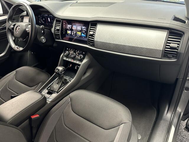 Skoda Kodiaq 1.4 TSI AMBITION AUTOMAAT PANORAMADAK VIRTUAL COCPIT NAVIGATIE APPLE CARPLAY PDC VOOR en ACHTER STOEL EN STUURWIELVERWARMING UITKLAPBARE TREKHAAK !!!