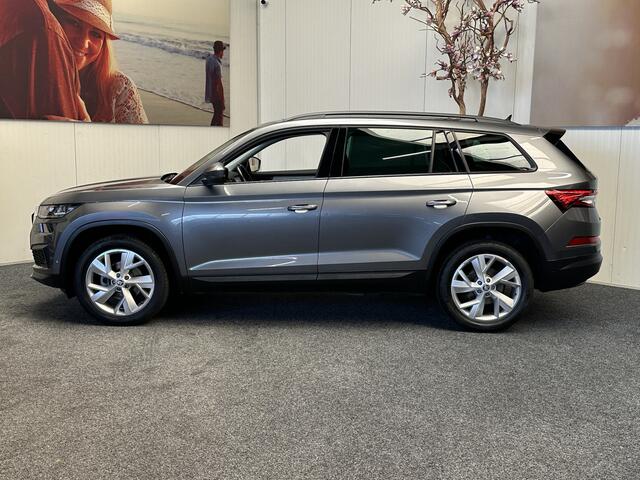 Skoda Kodiaq 1.4 TSI AMBITION AUTOMAAT PANORAMADAK VIRTUAL COCPIT NAVIGATIE APPLE CARPLAY PDC VOOR en ACHTER STOEL EN STUURWIELVERWARMING UITKLAPBARE TREKHAAK !!!