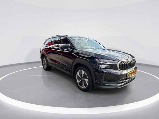 Skoda Kodiaq 1.5 TSI 150pk DSG MHEV Business Edition 7p. · Camera · Inklap. Trekhaak · Elek. Bestuurdersstoel + Geheugen · Side Assist · Stoelverwarming · ACC · Garantie t/m 03-06-2029 of 100.000km