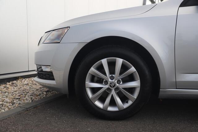 Skoda OCTAVIA 1.0 TSI Greentech Ambition Business Navigatie Clima Cruise PDC LMV Bluetooth LED Carplay Android Auto