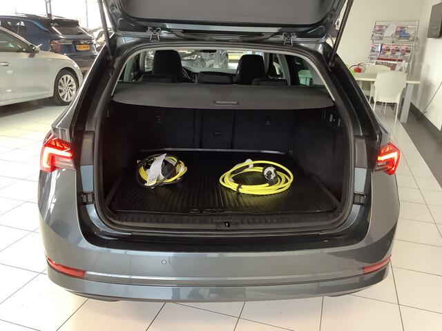 Skoda OCTAVIA Combi 1.4 TSI iV PHEV Business Edition Trekhaak tegen meerprijs Géén bijkomende afleverkosten, wel 12 maanden Bovag garantie