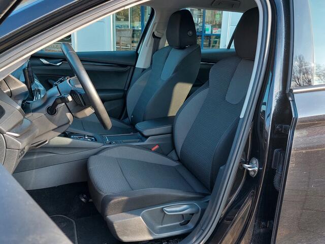 Skoda OCTAVIA Combi 1.4 TSI iV PHEV Business Edition | Origineel NL | Navi | Apple Carplay+Android Auto | Clima | Cruise | Led Koplampen | Pdc V+A | Rijstrook+Licht+Regensensor | 18''lm