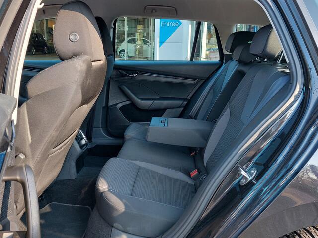 Skoda OCTAVIA Combi 1.4 TSI iV PHEV Business Edition | Origineel NL | Navi | Apple Carplay+Android Auto | Clima | Cruise | Led Koplampen | Pdc V+A | Rijstrook+Licht+Regensensor | 18''lm