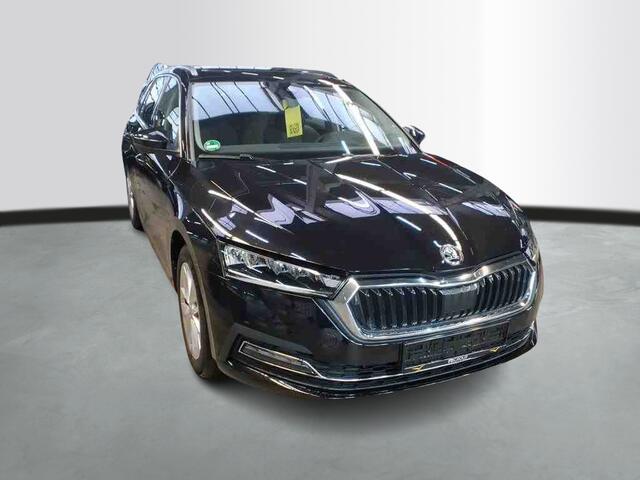 Skoda OCTAVIA Combi 1.5 eTSI 150pk Automaat Style / Panoramadak / Head Up / Memory / Wordt Verwacht