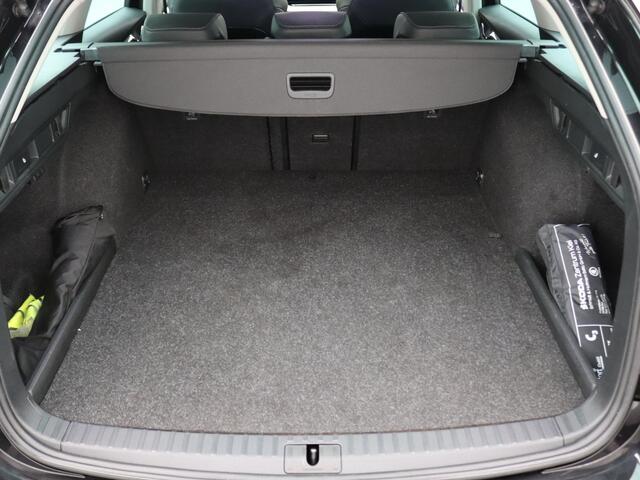 Skoda OCTAVIA Combi 1.4 TSI iV PHEV Business Edition 204PK DSG full led, adaptive cruise, side assist, elek. verstelbare voorstoel, stoelverwarming, 17" lichtmetaal