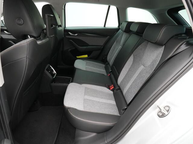 Skoda OCTAVIA Combi 1.5 TSI MHEV Business Edition Navigatie Keyless Privacy Glas Lm Velgen Nieuw Model