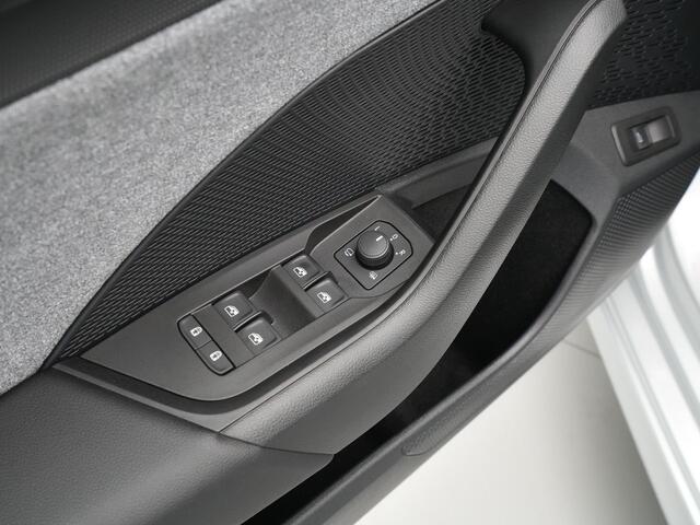 Skoda OCTAVIA Combi 1.5 TSI MHEV Business Edition Navigatie Keyless Privacy Glas Lm Velgen Nieuw Model