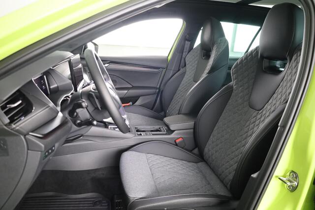 Skoda OCTAVIA Combi 1.5 TSI MHEV Sportline Business Led Matrix | 19 inch | Black pakket | Panoramadak | Elek. stoel | Stoelverwarming voor + achter | Travel Assist | Adaptive Cruise