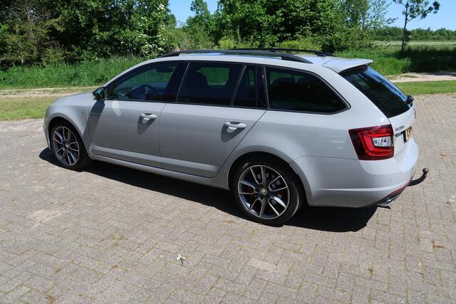 Skoda OCTAVIA Combi 2.0 TSI RS 245 Business VRS PANO-DAK/TREKHAAK/CAMERA/STOELVER/