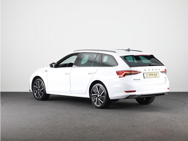 Skoda OCTAVIA Combi 1.4 TSI iV PHEV Sportline Business 204pk Plug in Hybrid | Navigatie | 18 inch Lichtmetalen velgen | Travel Pakket
