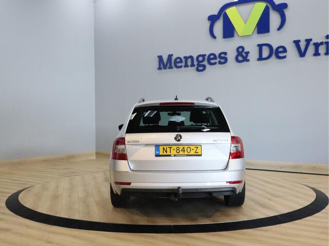 Skoda OCTAVIA Combi 1.0 TSI Greentech Ambition Business Airco ECC | Trekhaak | Stoelverwarming | Navigatie | NAP | Cruise Control | Isofix | Parkeersensoren