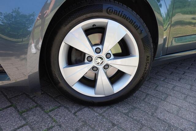 Skoda OCTAVIA Combi 1.0 TSI Greentech Ambition Business | DSG | Cruise control | NAVI | Bluetooth |