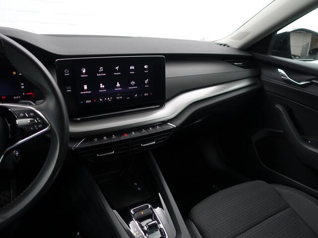 Skoda OCTAVIA Combi 1.0 e-TSI Business Edition Aut- Stuur/Stoelverwarming, Carplay, Android Auto, Sfeerverlichting, Camera, Ada Cruise