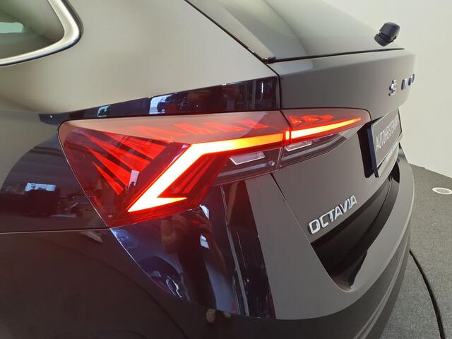 Skoda OCTAVIA Combi 1.0 e-TSI 110pk DSG/AUT Business Edition Wegklapbare trekhaak, Camera, Cruise control