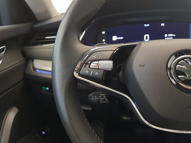 Skoda OCTAVIA Combi 1.5 e-TSI 150pk DSG/AUT Business Edition Wegklapbare trekhaak, Matrix, Camera