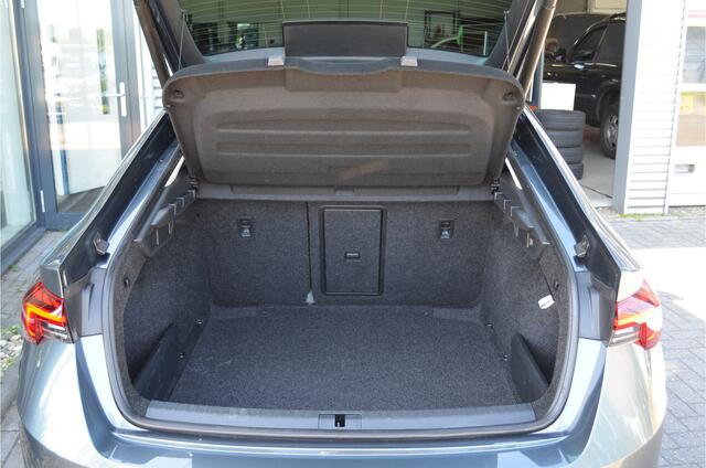 Skoda OCTAVIA 1.0 TSI Business Edition Trekhaak elektr | Carplay | Virtual Cockpit | Elektr achterklep | Cruise | Getint glas