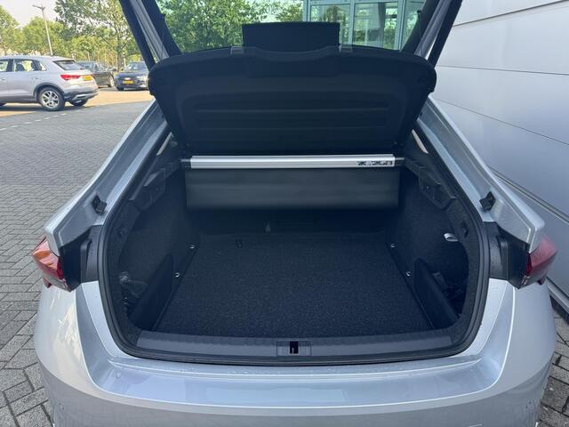 Skoda OCTAVIA First Edition 1.5 TSI m-HEV 115 pk DSG | Automaat | Navigatie | Adaptieve cruise control | Apple Carplay/Android Auto | 17" lichtmetalen velgen |