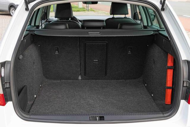 Skoda OCTAVIA Combi 1.0 TSI Greentech Business Edition