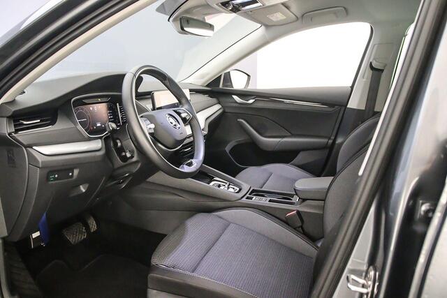 Skoda OCTAVIA Combi Selection 1.5 eTSI 115pk DSG Automaat Adaptive cruise control, Achteruitrijcamera, Stuurwiel verwarmd, Elektrische achterklep, Stoelverwarming, Parkeersensoren