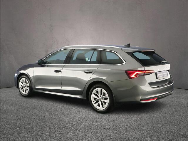 Skoda OCTAVIA Combi Selection 1.5 eTSI 115pk DSG Automaat Adaptive cruise control, Achteruitrijcamera, Stuurwiel verwarmd, Elektrische achterklep, Stoelverwarming, Parkeersensoren