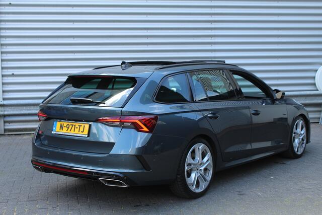 Skoda OCTAVIA Combi 1.4 TSI 245pk RS iV PHEV Business DSG6 Panoramdak Clima Cruise Navi Camera Carplay HUD El. Klep 19"LMV
