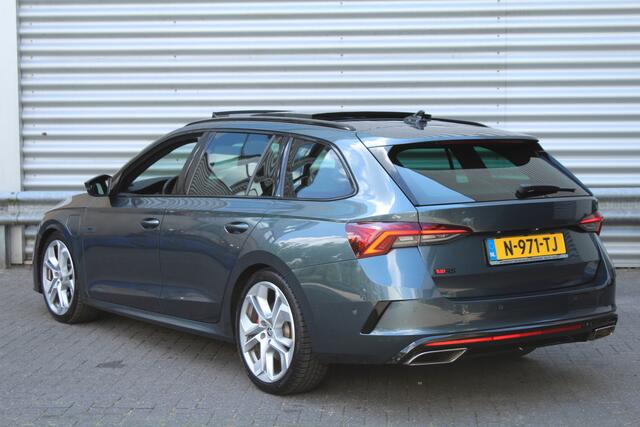 Skoda OCTAVIA Combi 1.4 TSI 245pk RS iV PHEV Business DSG6 Panoramdak Clima Cruise Navi Camera Carplay HUD El. Klep 19"LMV