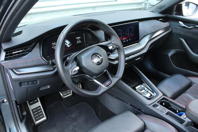 Skoda OCTAVIA Combi 1.4 TSI 245pk RS iV PHEV Business DSG6 Panoramdak Clima Cruise Navi Camera Carplay HUD El. Klep 19"LMV