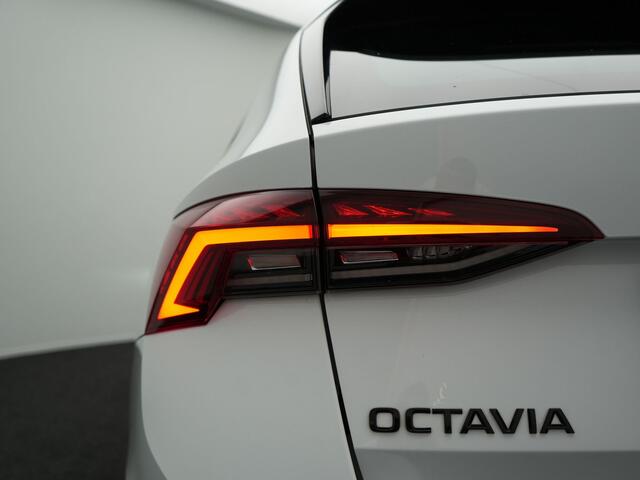 Skoda OCTAVIA Combi 1.4 TSI iV Plug In Hybrid Sportline Business PHEV | Head-Up | Sportstoelen Memory & Verwarmd | Canton Audio | 19"L.M | Virtual | Keyless | Apple Carplay | Parkassist | Sfeerverlichting |