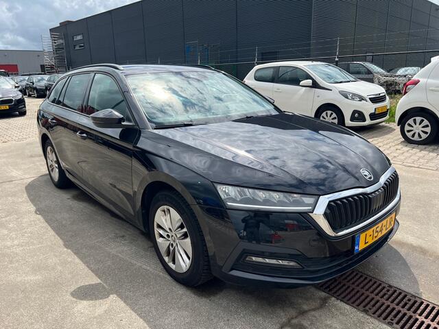 Skoda OCTAVIA Combi 1.0 TSI 110pk H6 Business Edition Climate Control Navigatie Elektr Achterklep