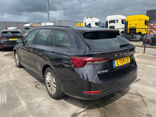 Skoda OCTAVIA Combi 1.0 TSI 110pk H6 Business Edition Climate Control Navigatie Elektr Achterklep